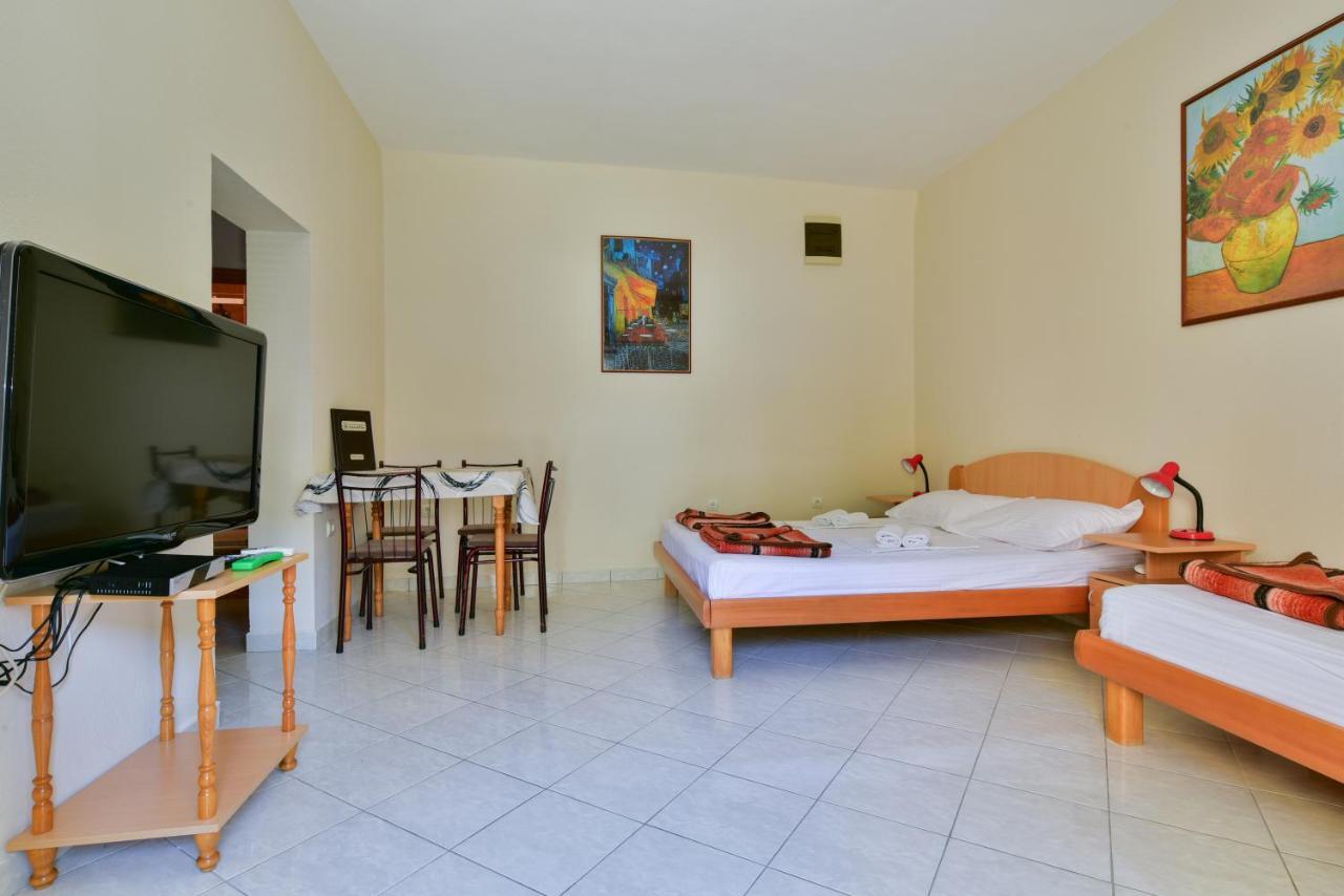 Apartments Srzentic Petrovac エクステリア 写真