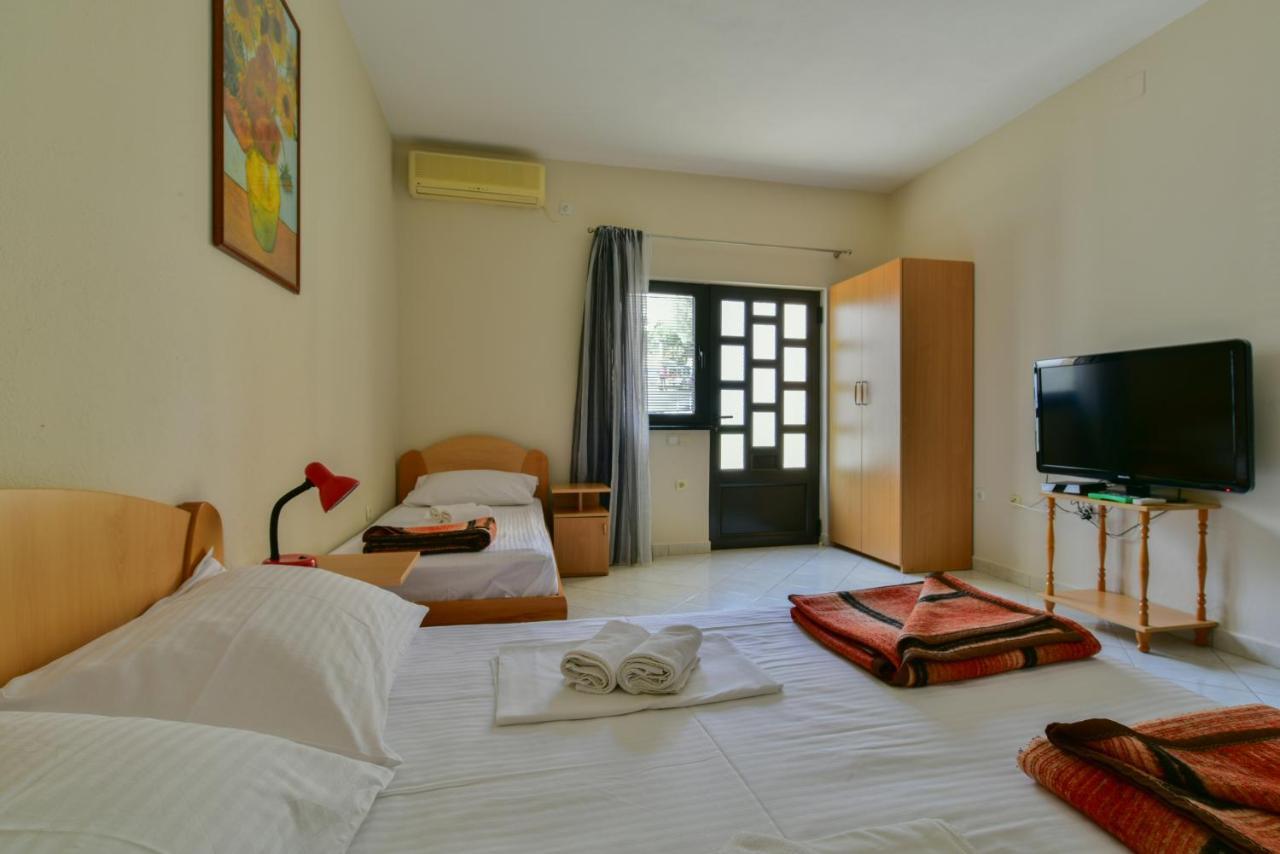 Apartments Srzentic Petrovac エクステリア 写真