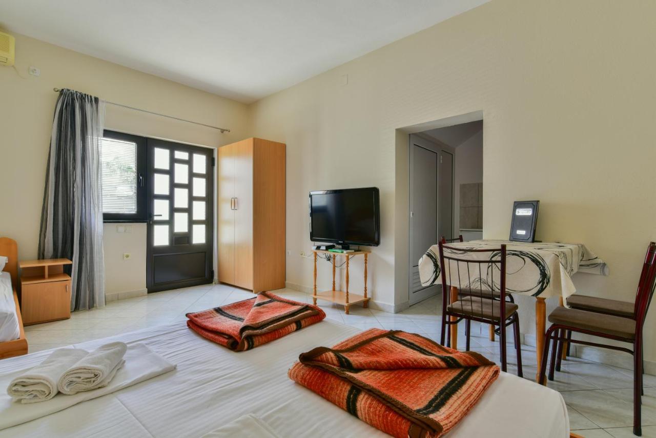 Apartments Srzentic Petrovac エクステリア 写真