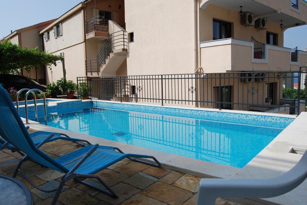 Apartments Srzentic Petrovac エクステリア 写真