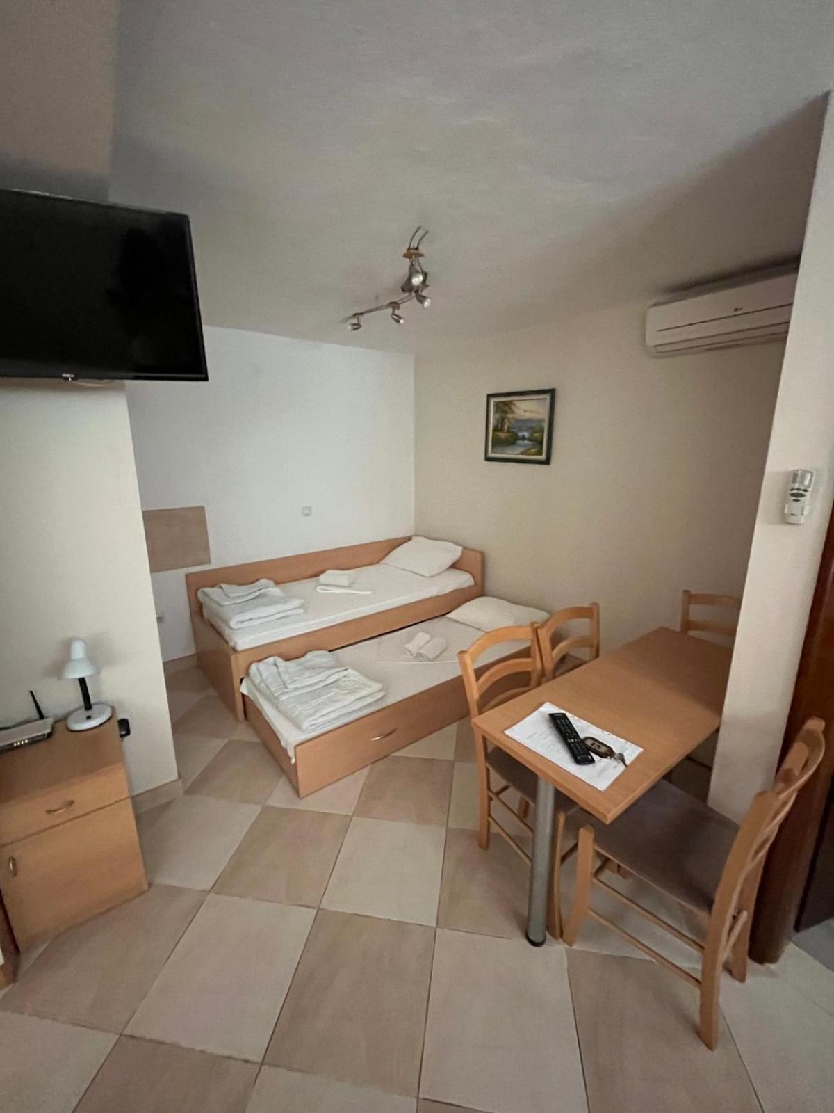 Apartments Srzentic Petrovac エクステリア 写真
