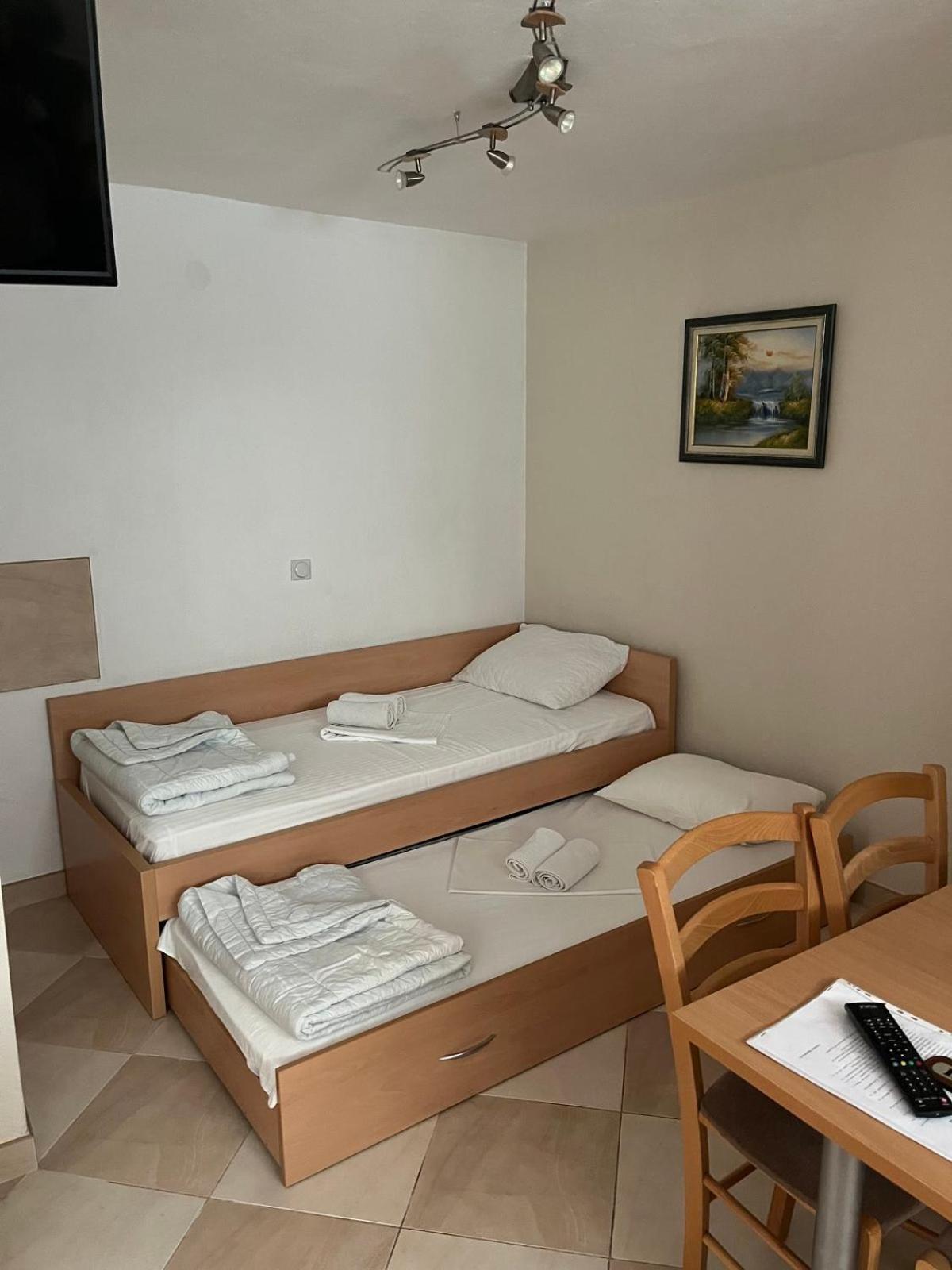 Apartments Srzentic Petrovac エクステリア 写真