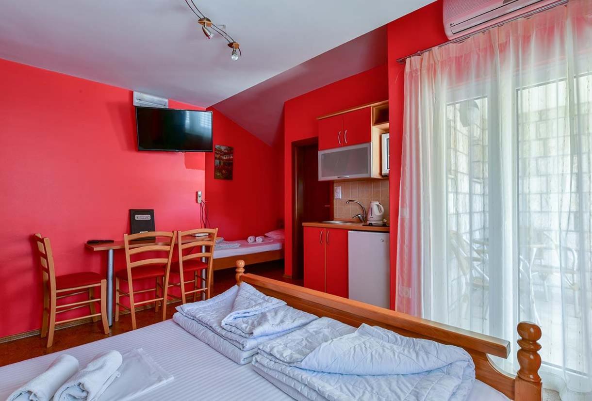 Apartments Srzentic Petrovac エクステリア 写真