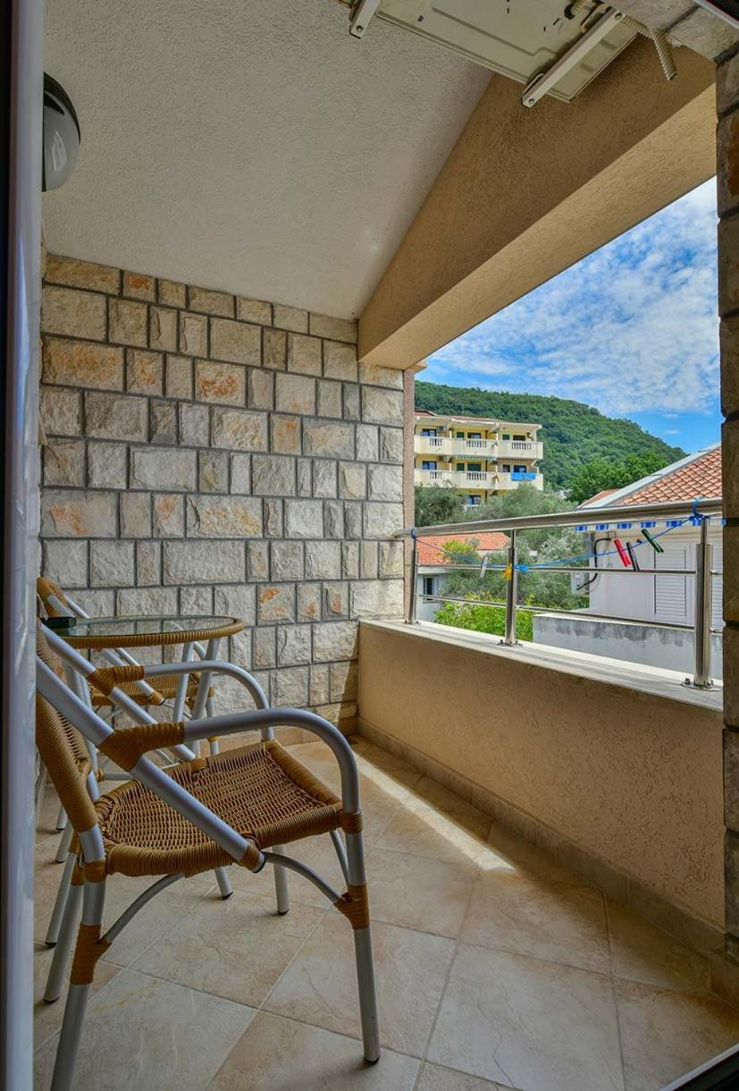 Apartments Srzentic Petrovac エクステリア 写真