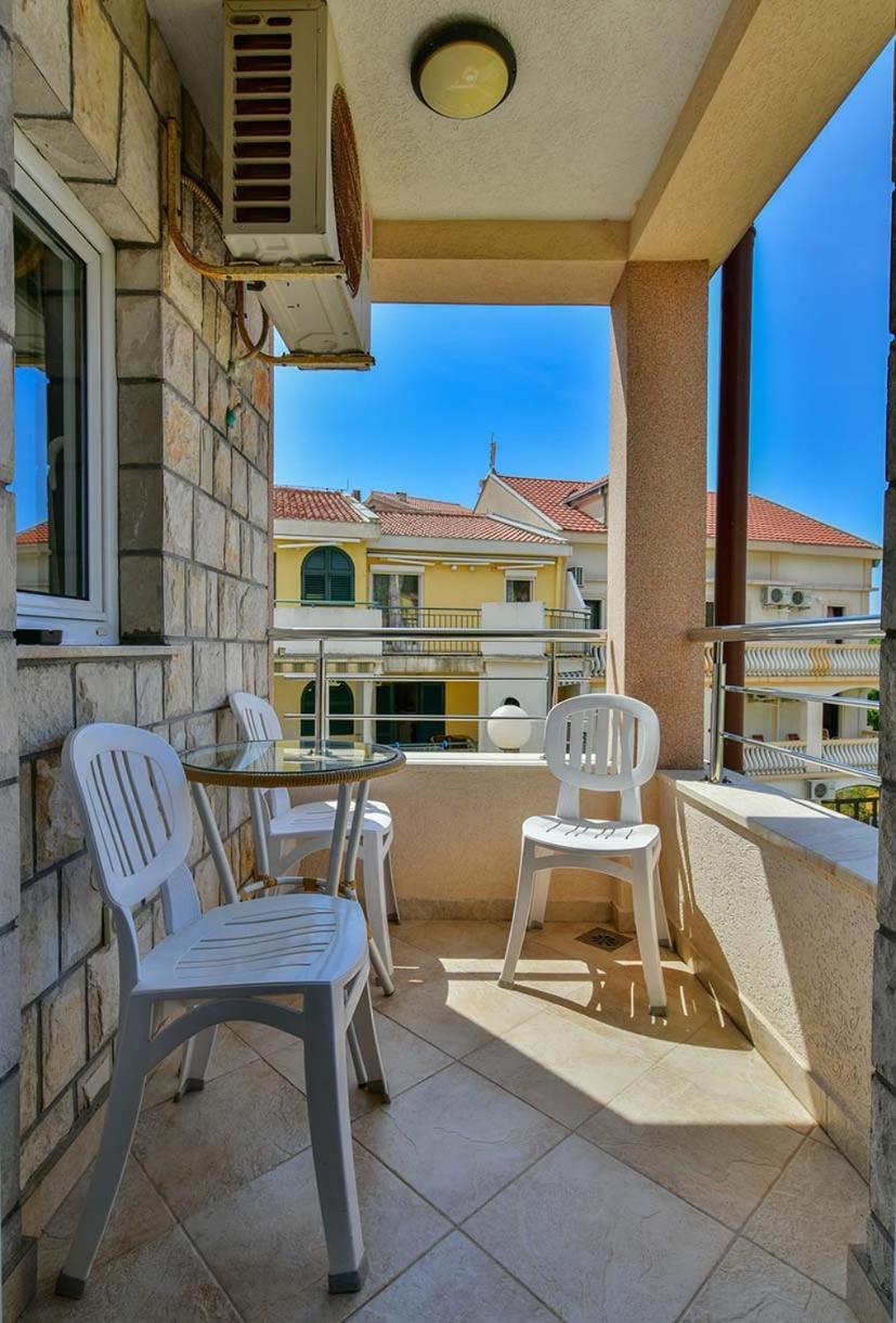 Apartments Srzentic Petrovac エクステリア 写真