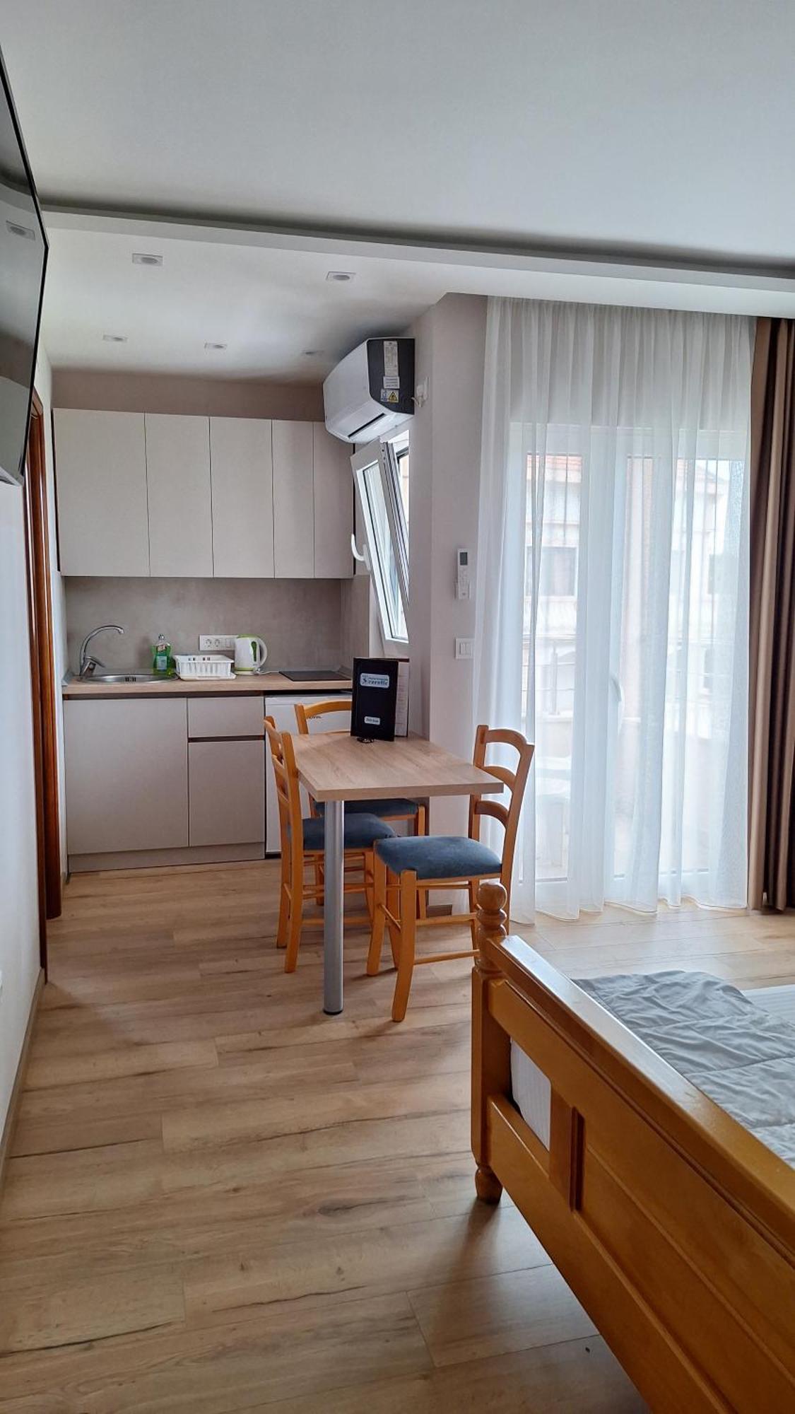 Apartments Srzentic Petrovac エクステリア 写真