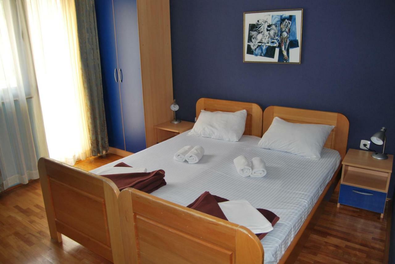 Apartments Srzentic Petrovac エクステリア 写真