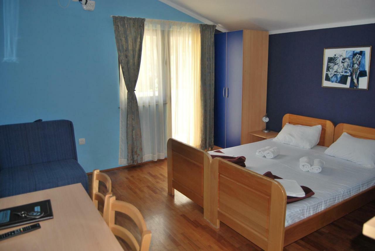 Apartments Srzentic Petrovac エクステリア 写真