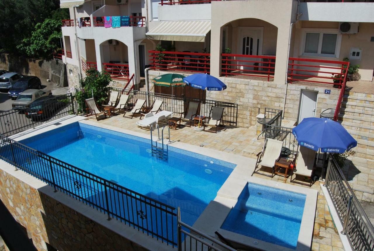 Apartments Srzentic Petrovac エクステリア 写真
