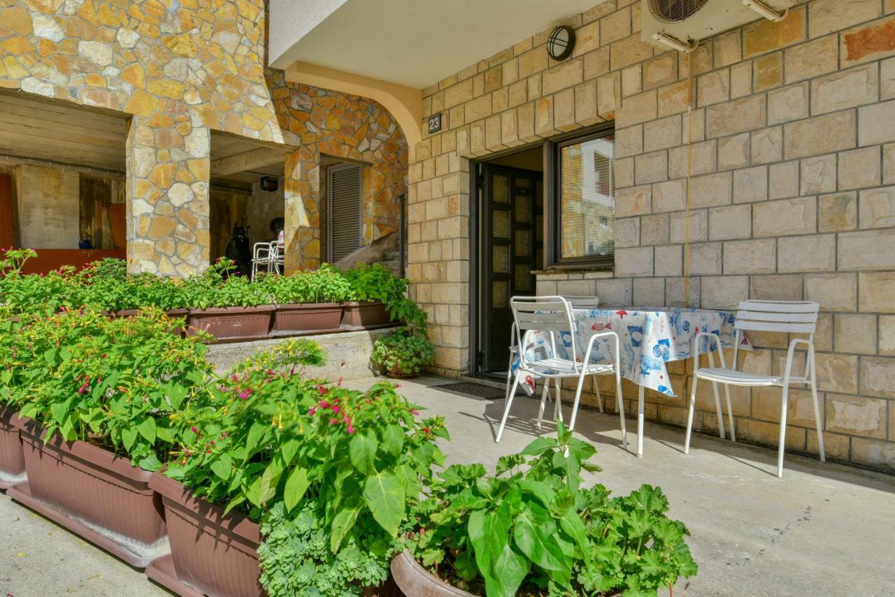Apartments Srzentic Petrovac エクステリア 写真