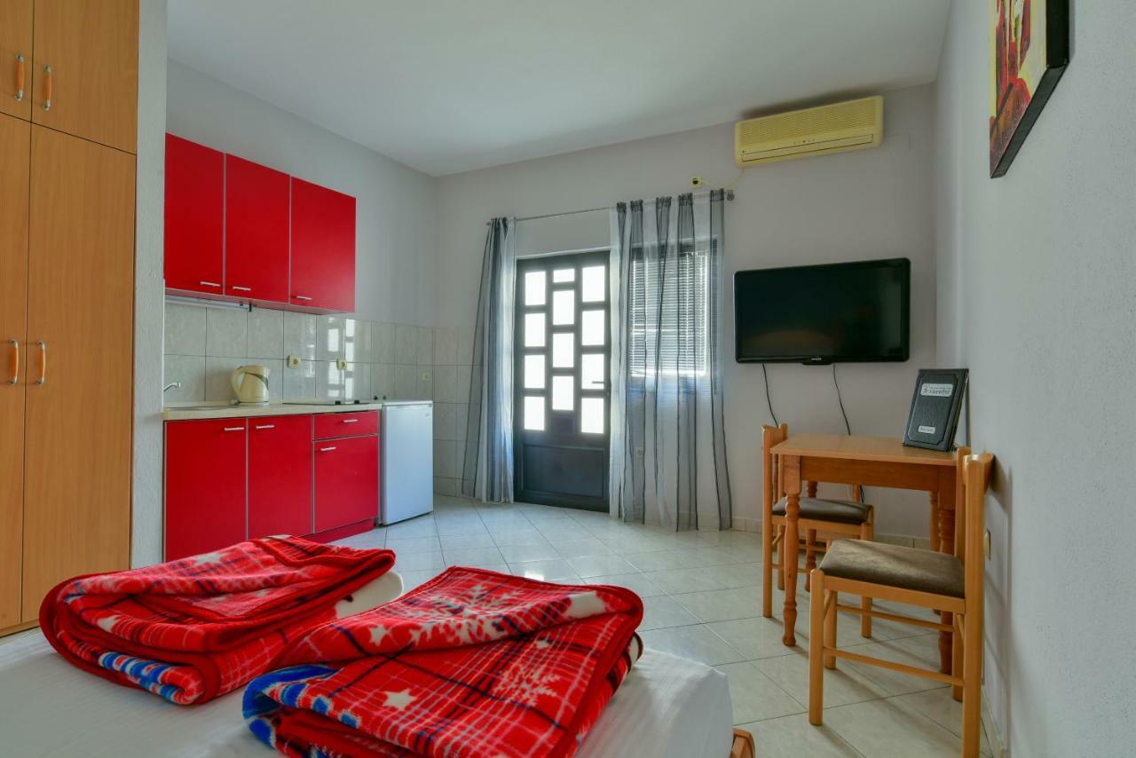 Apartments Srzentic Petrovac エクステリア 写真