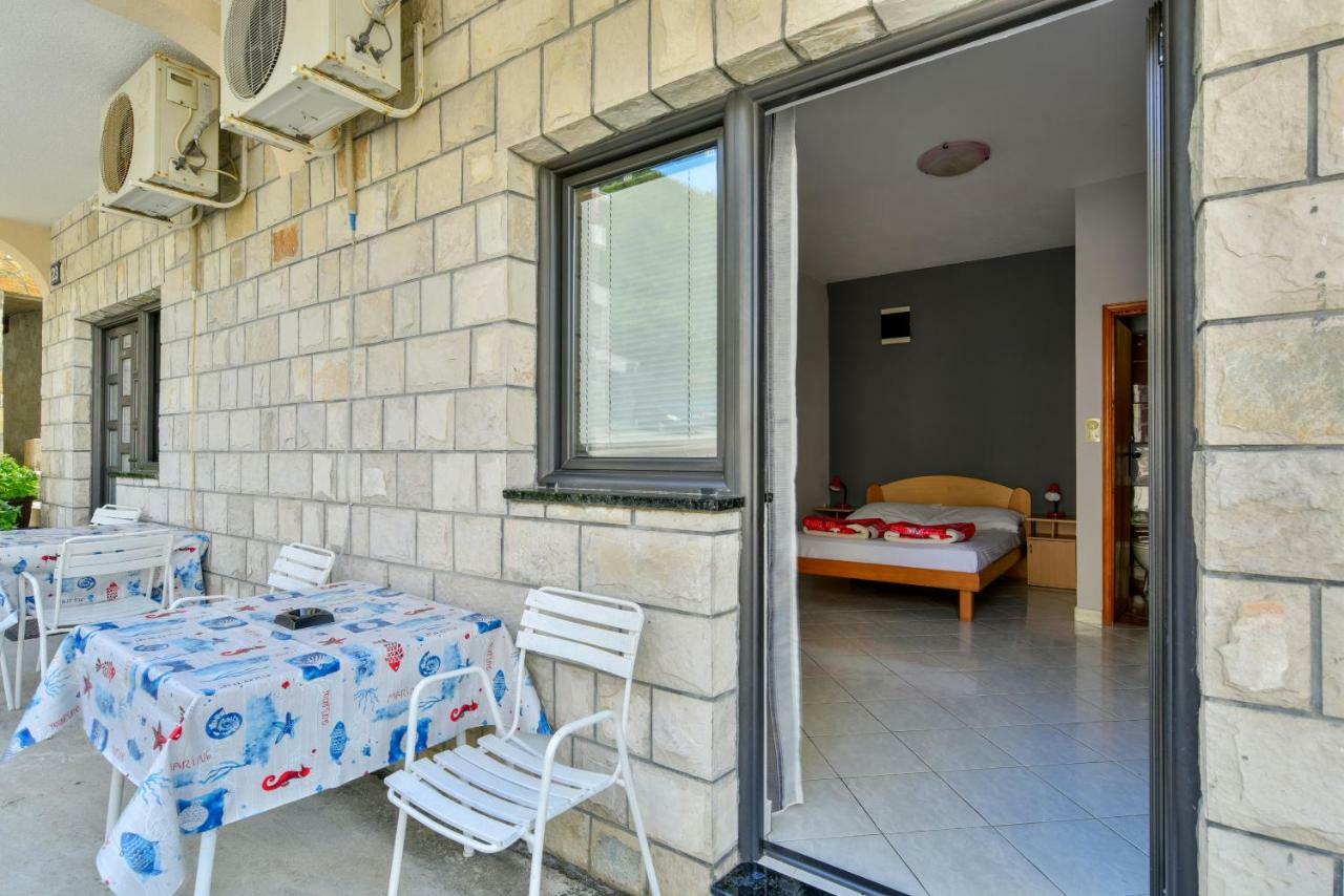Apartments Srzentic Petrovac エクステリア 写真