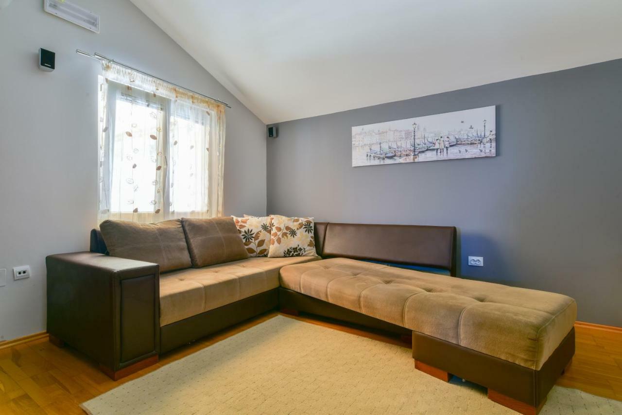 Apartments Srzentic Petrovac エクステリア 写真