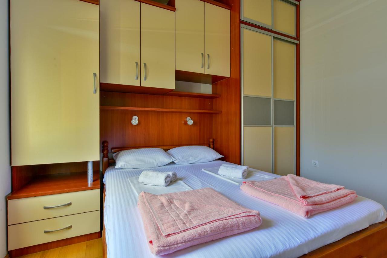 Apartments Srzentic Petrovac エクステリア 写真