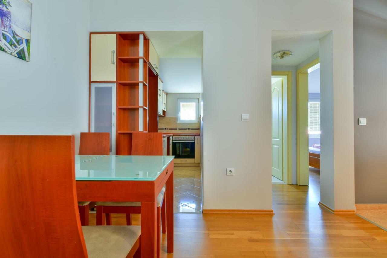 Apartments Srzentic Petrovac エクステリア 写真