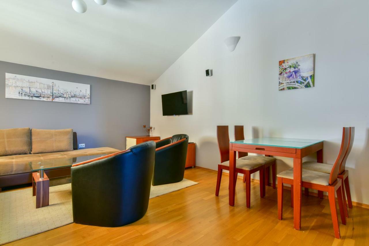 Apartments Srzentic Petrovac エクステリア 写真
