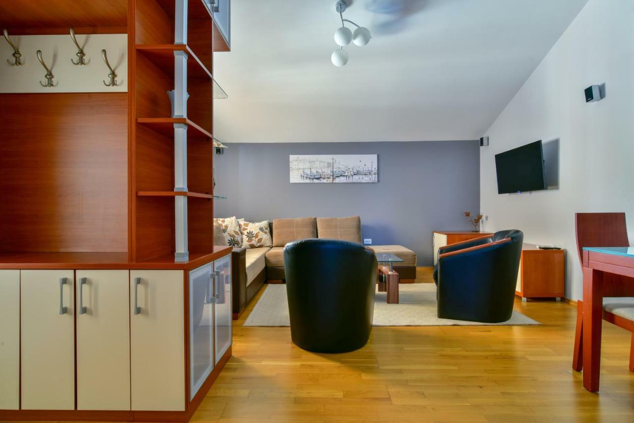 Apartments Srzentic Petrovac エクステリア 写真
