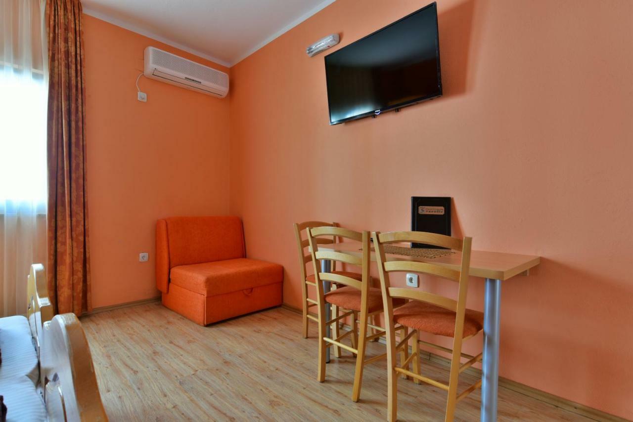 Apartments Srzentic Petrovac エクステリア 写真