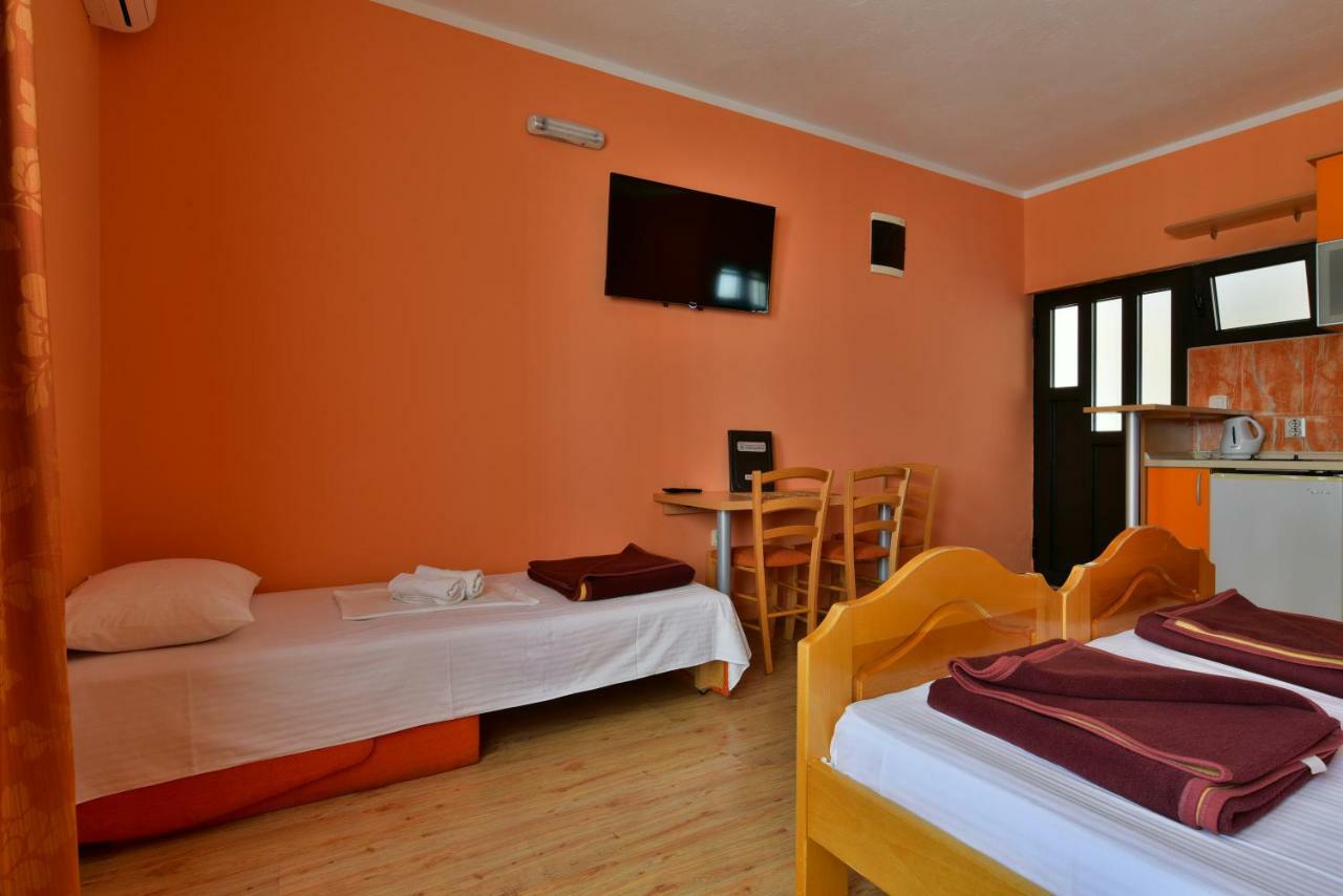 Apartments Srzentic Petrovac エクステリア 写真