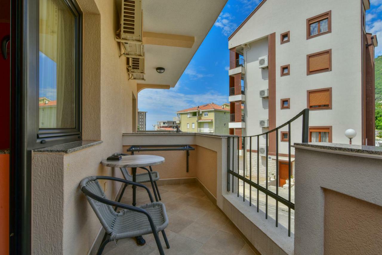 Apartments Srzentic Petrovac エクステリア 写真