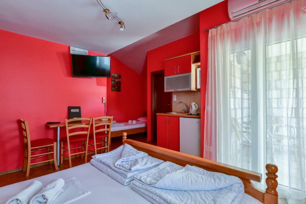 Apartments Srzentic Petrovac エクステリア 写真