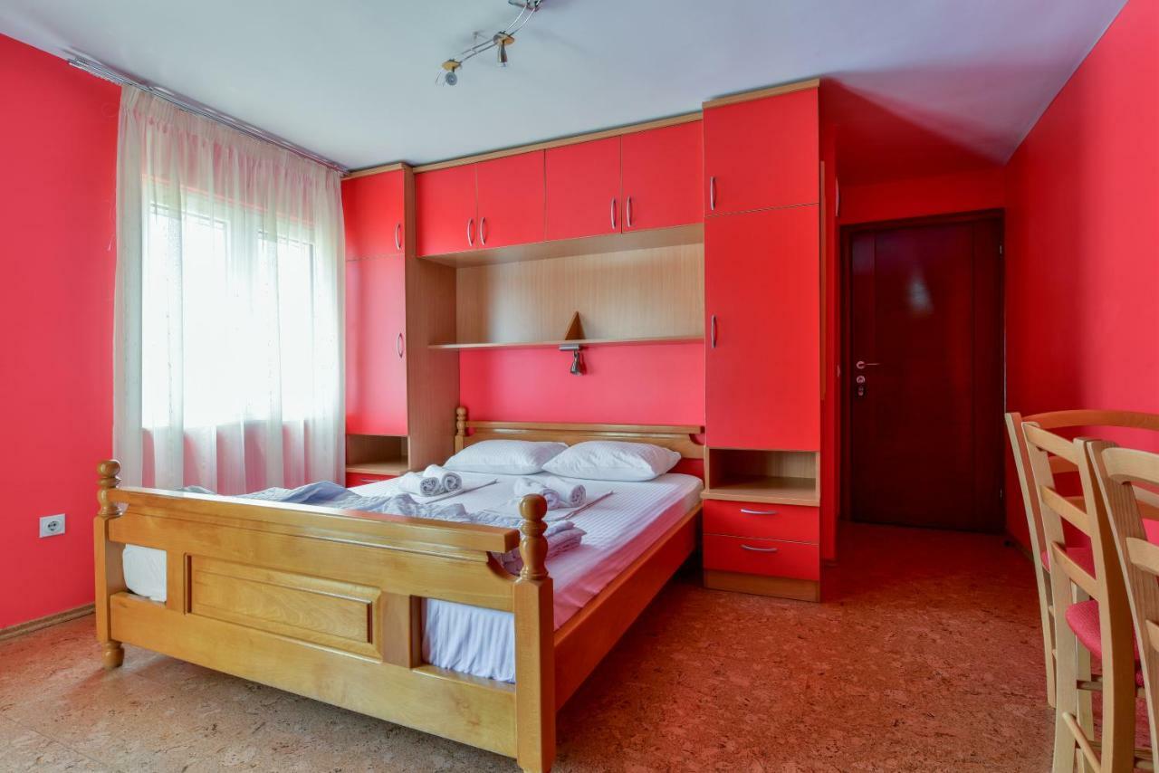 Apartments Srzentic Petrovac エクステリア 写真