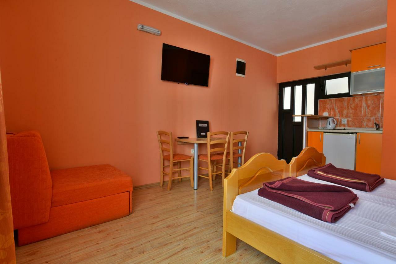 Apartments Srzentic Petrovac エクステリア 写真