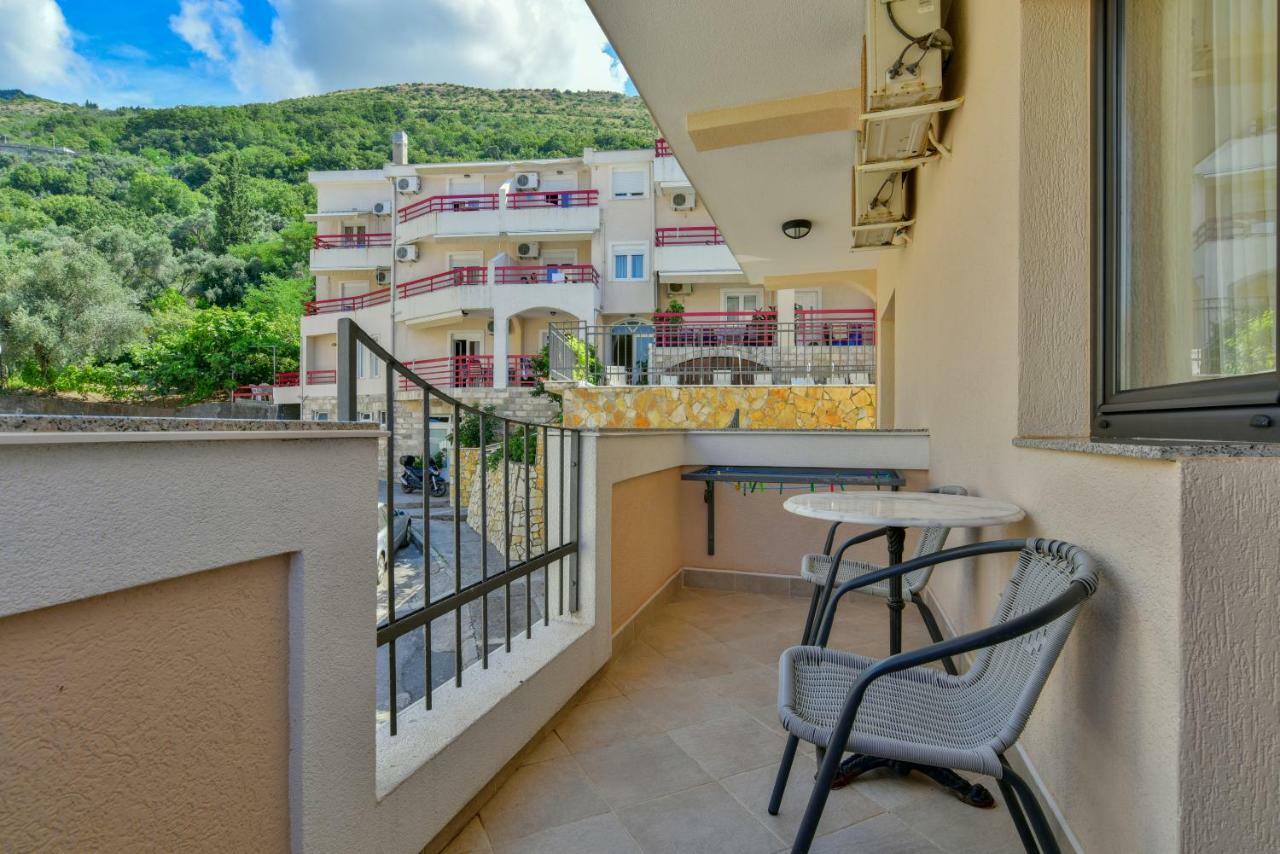 Apartments Srzentic Petrovac エクステリア 写真