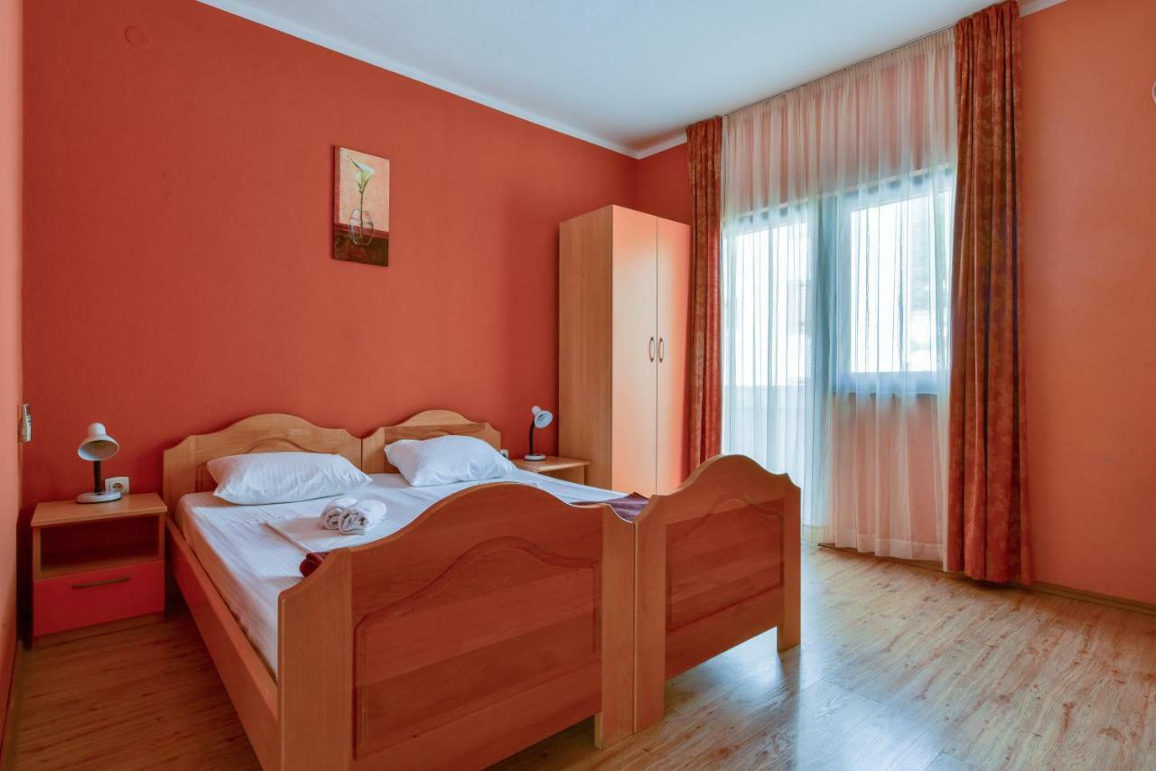 Apartments Srzentic Petrovac エクステリア 写真