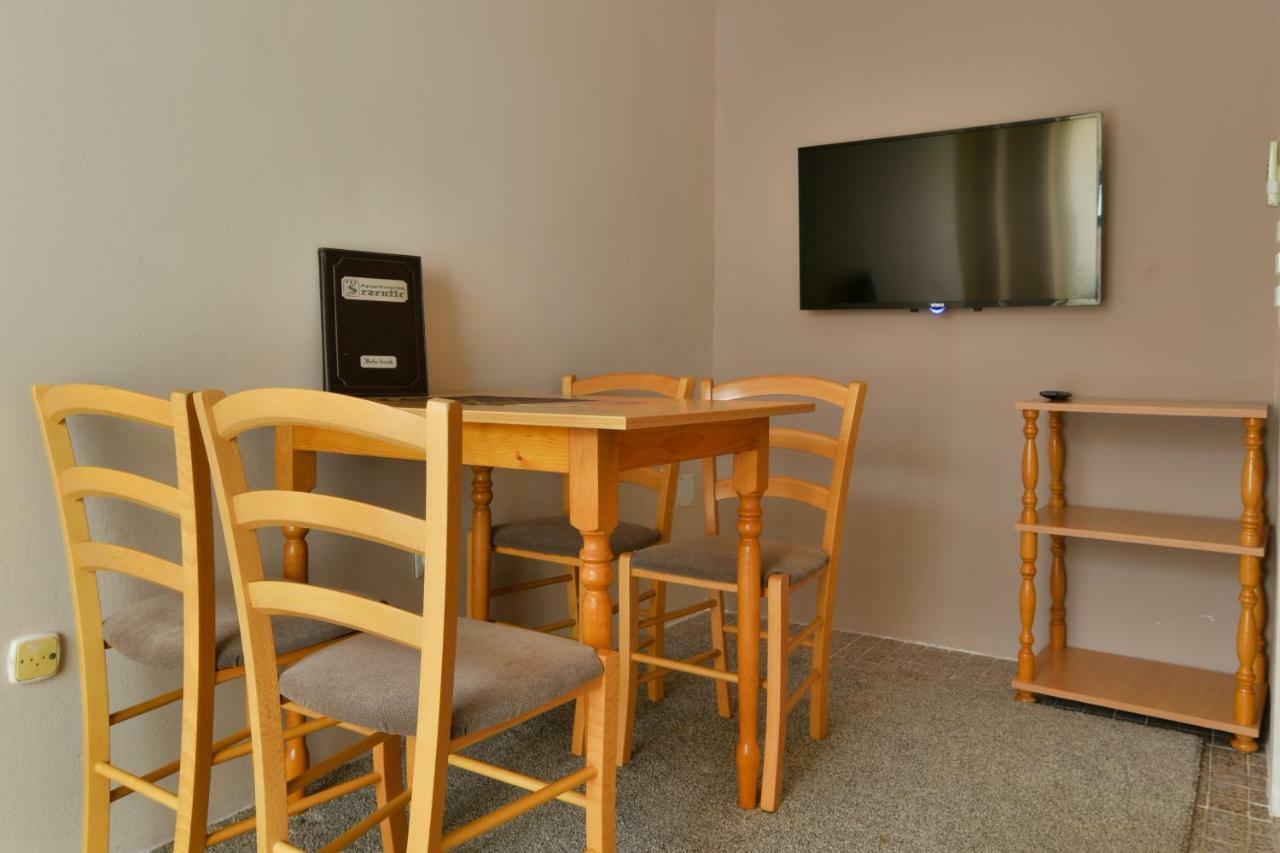 Apartments Srzentic Petrovac エクステリア 写真