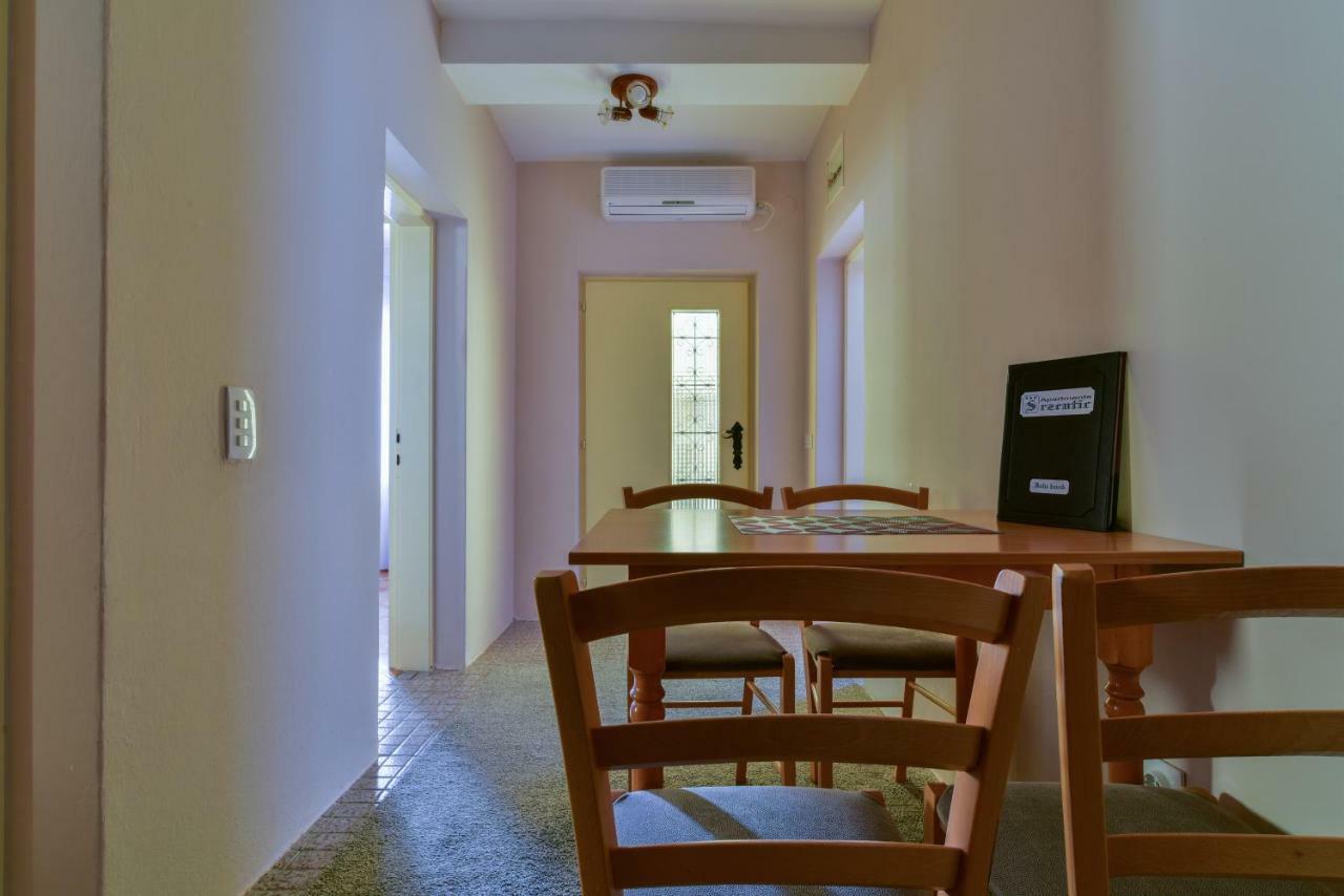 Apartments Srzentic Petrovac エクステリア 写真
