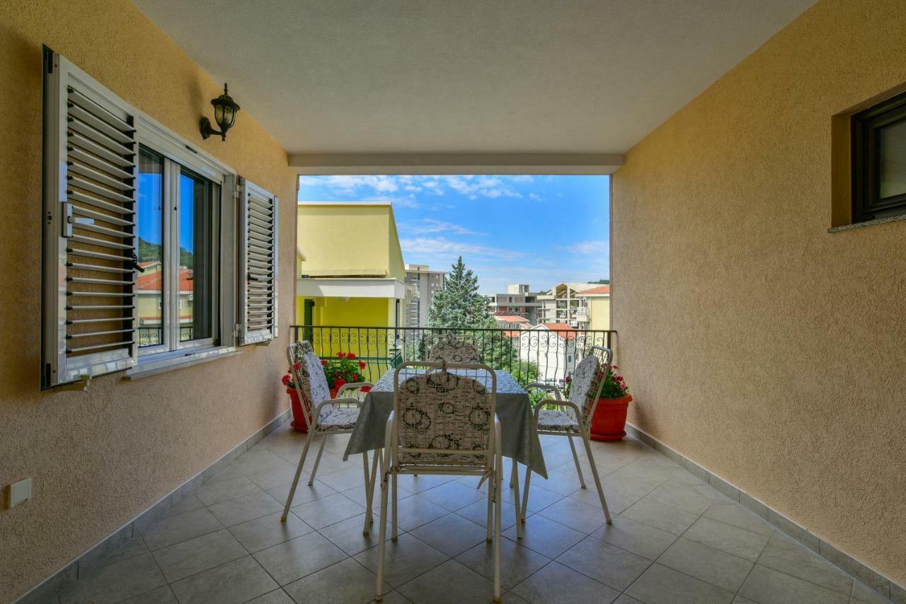 Apartments Srzentic Petrovac エクステリア 写真
