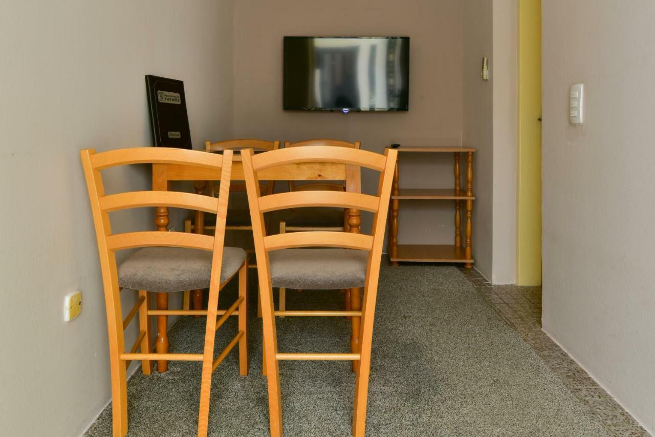 Apartments Srzentic Petrovac エクステリア 写真