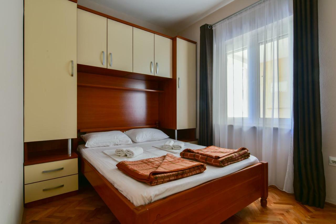 Apartments Srzentic Petrovac エクステリア 写真