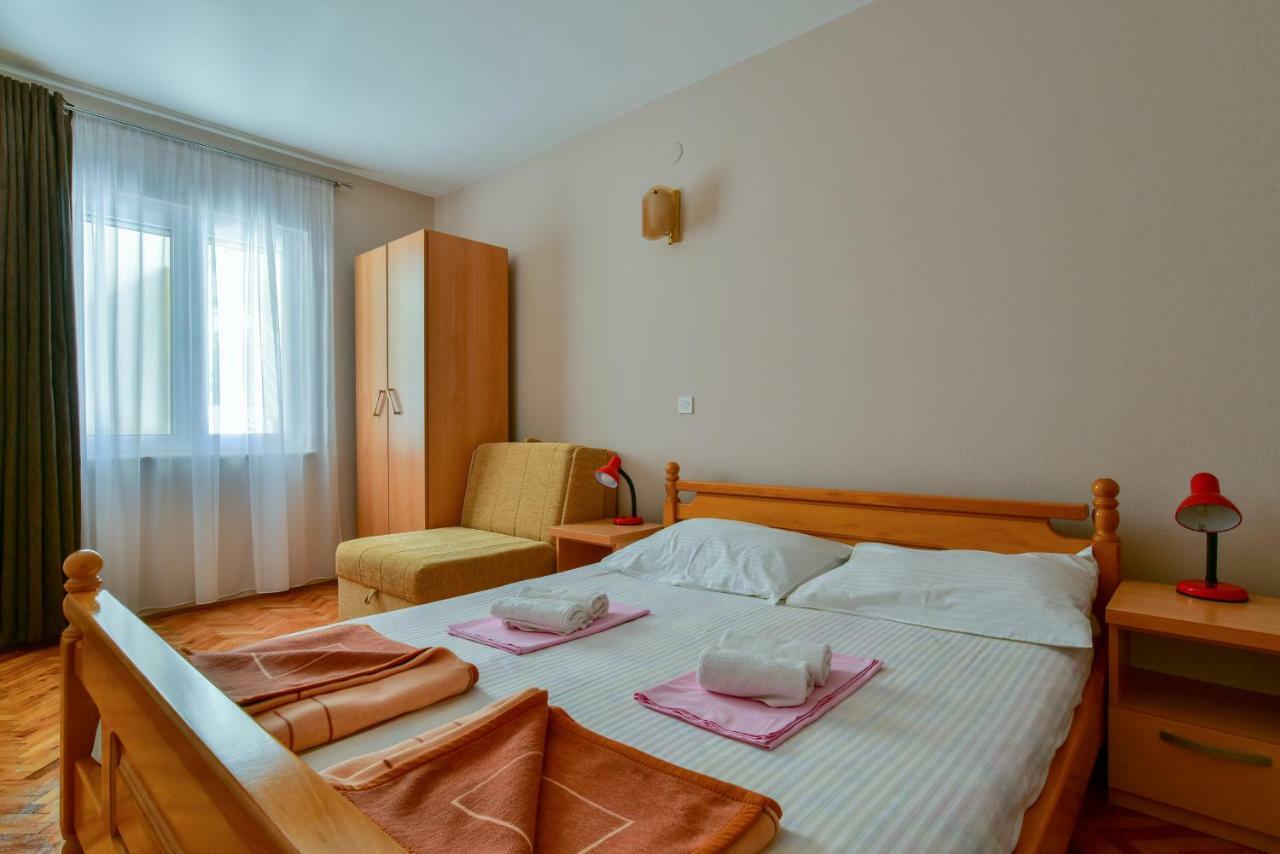 Apartments Srzentic Petrovac エクステリア 写真